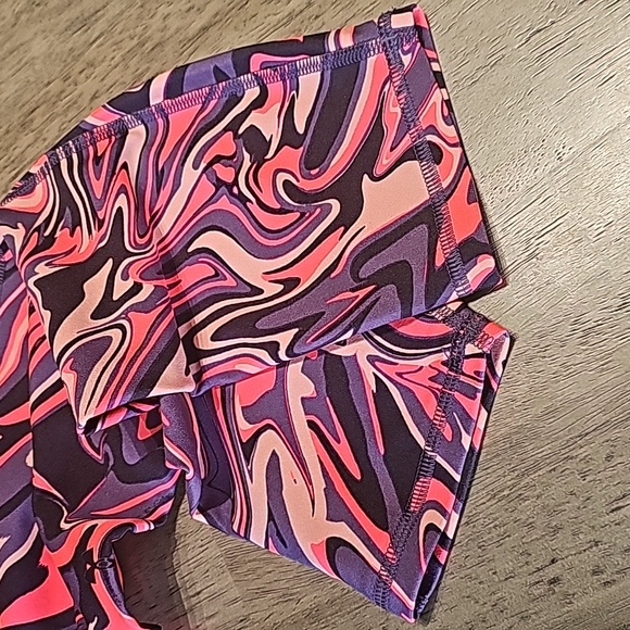 Under Armour No Slip Waistband Leggings Color Pinks and Purples Size Large 12-14 - Picture 3 of 8